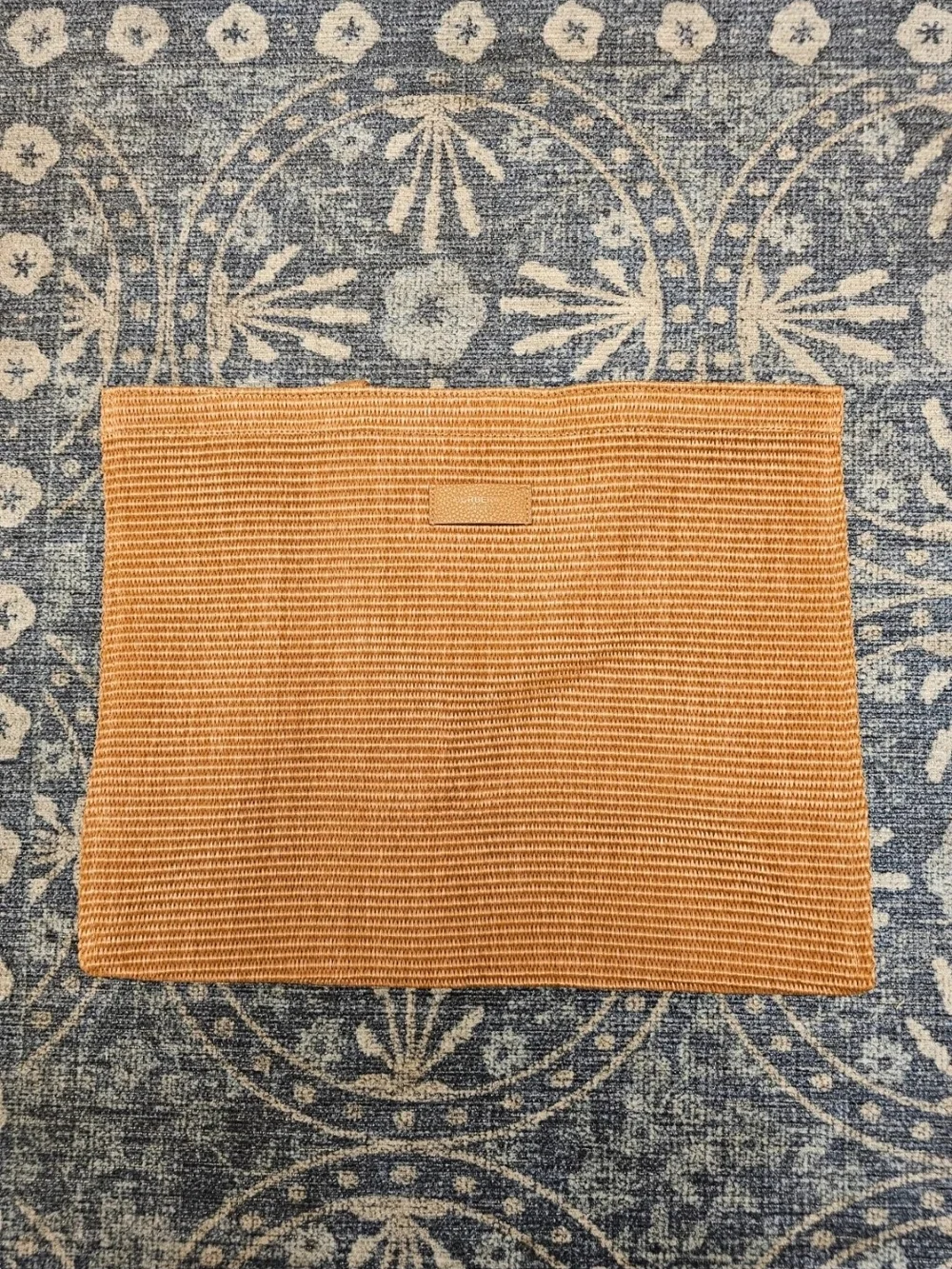 *NWT* Burberry Woven Tan Tote Bag – Stylish Everyday Carry